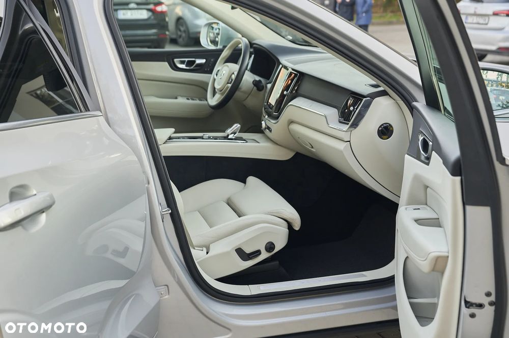 Volvo XC 60 B4 D AWD Inscription - 23