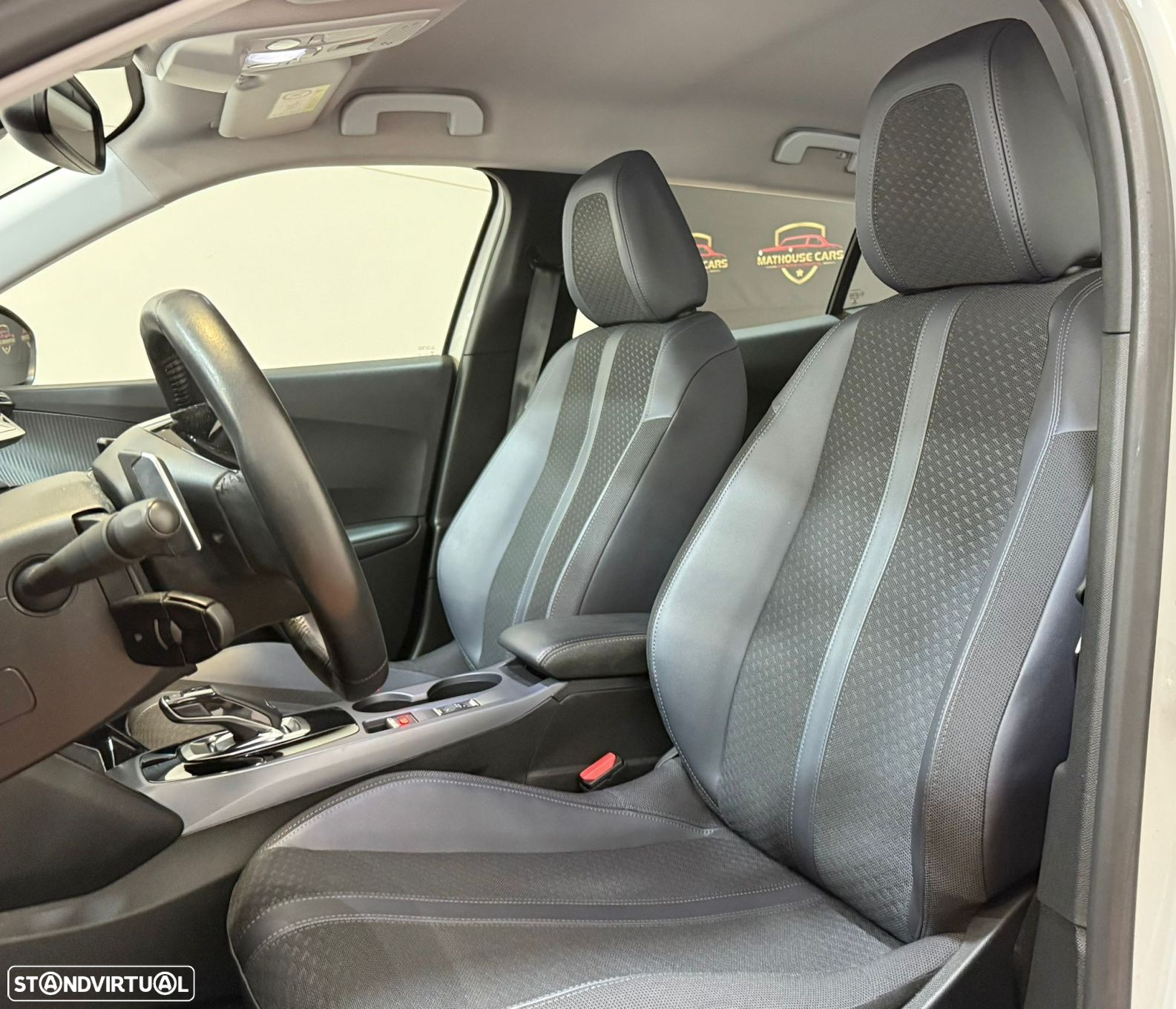 Peugeot 2008 1.2 PureTech Allure EAT8 - 8