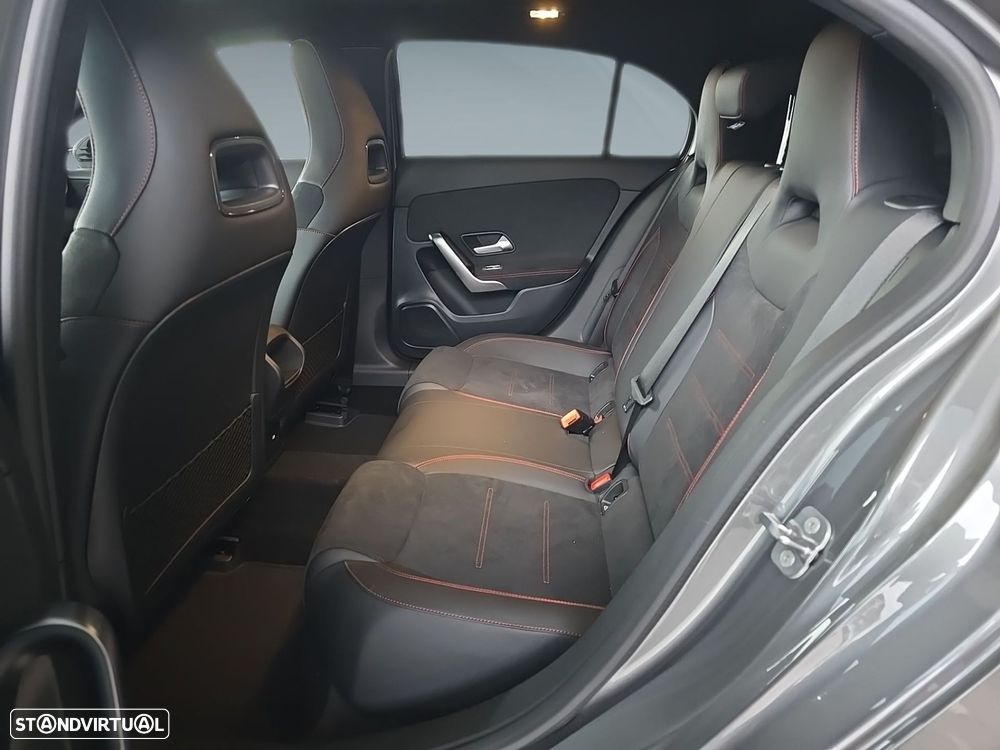 Mercedes-Benz A 180 d — fotografia 13