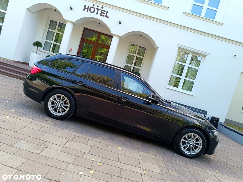 BMW Seria 3 318d Touring - 15