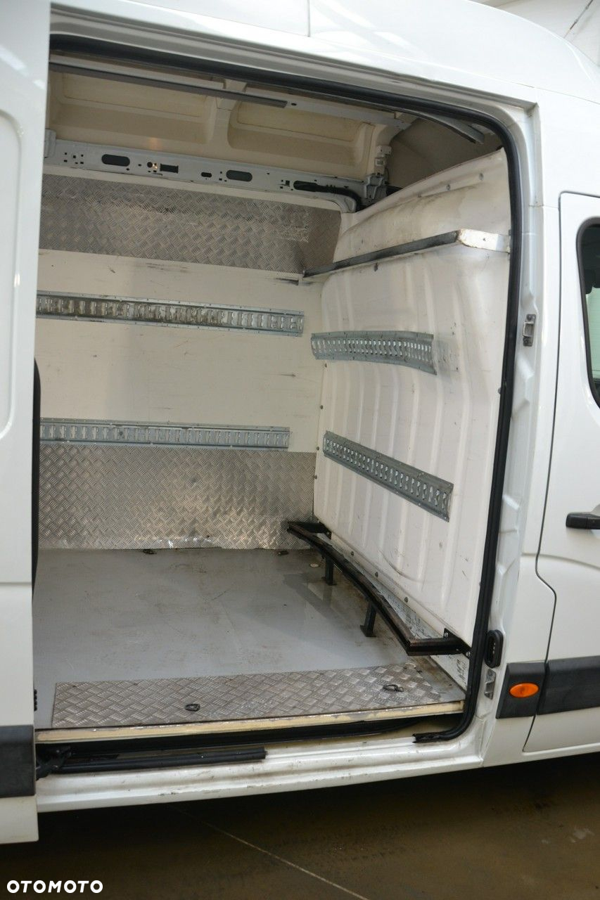 Nissan NV 400 - 23