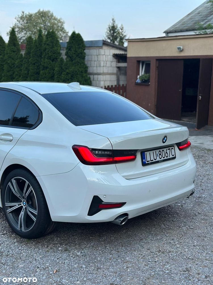 BMW Seria 3 320d Sport - 11