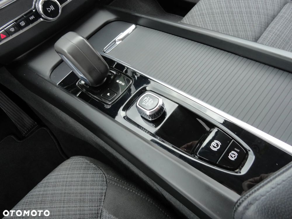 Volvo XC 60 B4 D AWD Geartronic Momentum Pro - 15