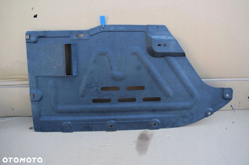 Osłona dolna podwozia skrzyni biegów BMW 1 e81 e82 e87 e88 7059388 (2205) - 2