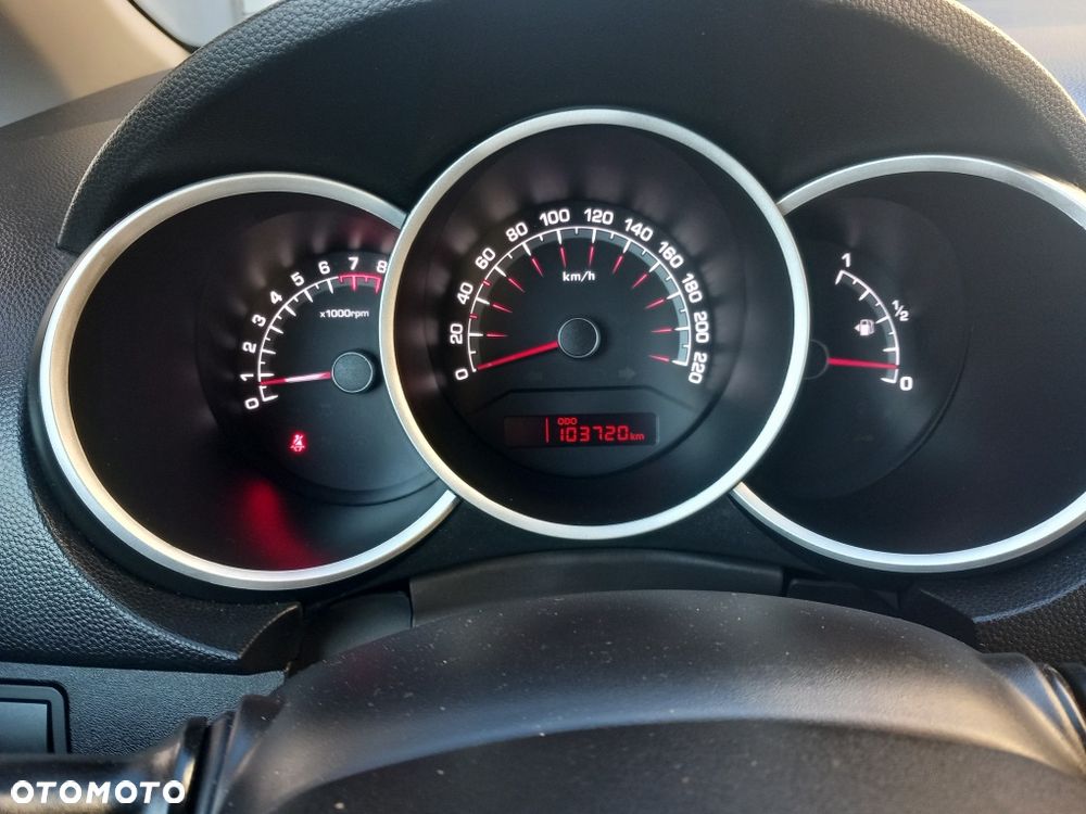 Kia Venga - 5