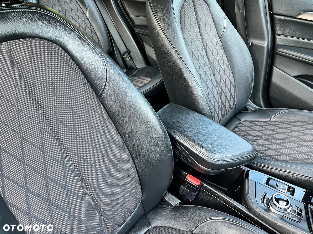 BMW X1 sDrive18d xLine - 32