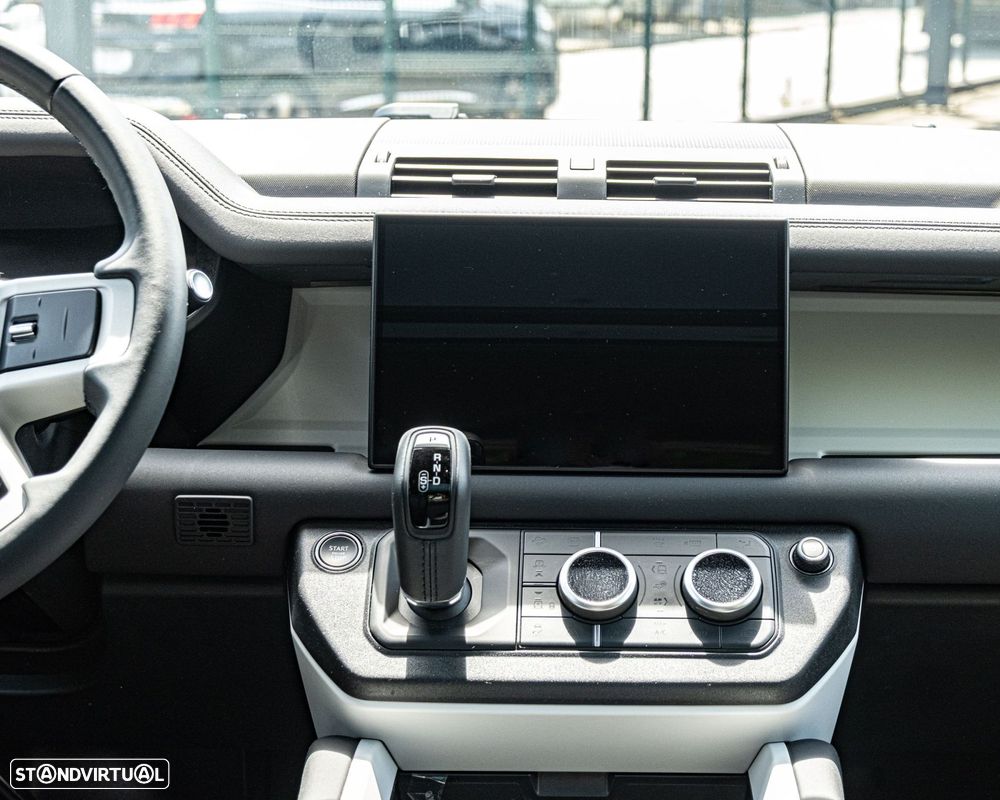 Land Rover Defender 2.0 P300e 110 AWD X-Dynamic SE - 9