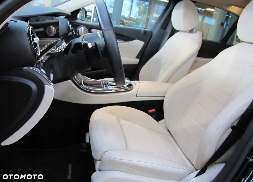 Mercedes-Benz Klasa E 300 d 9G-TRONIC - 26