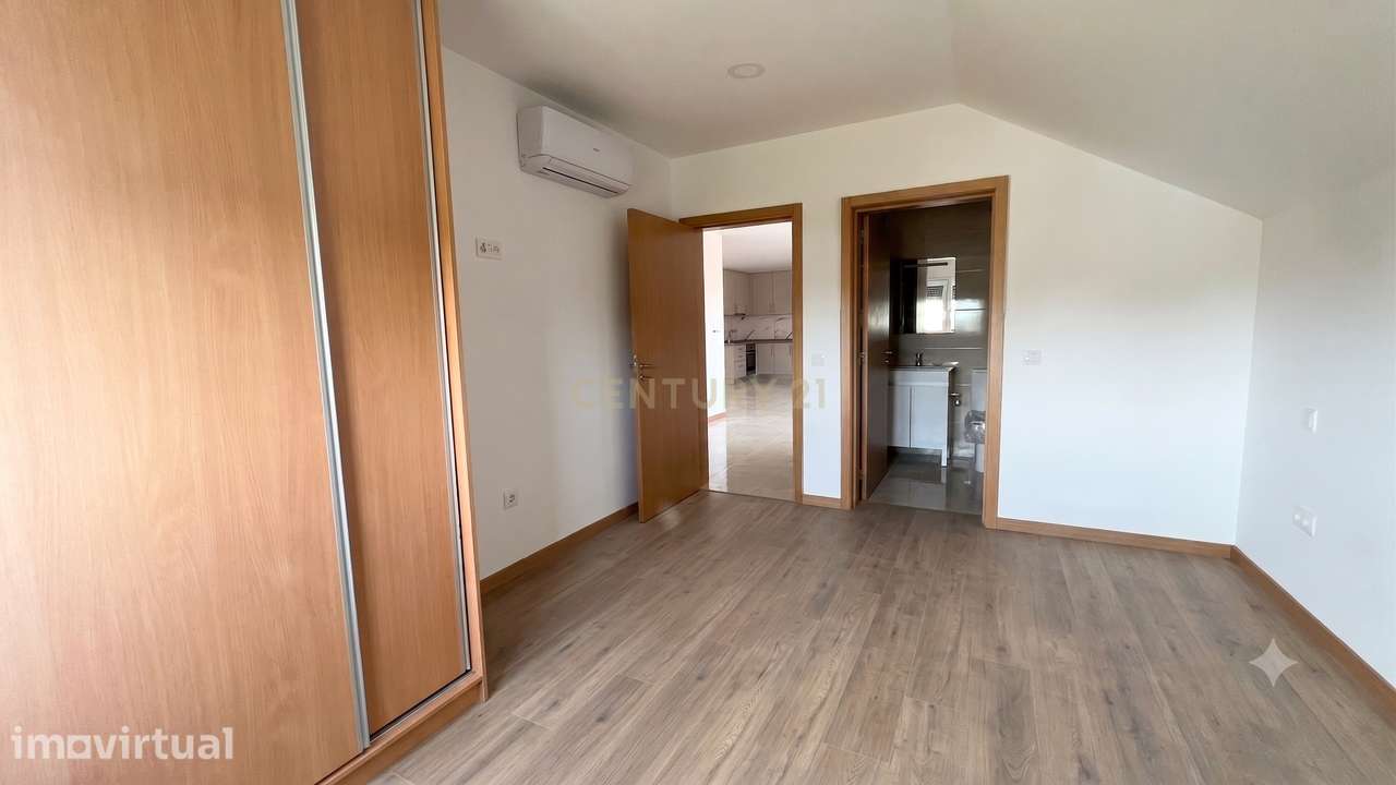 Fantástico Apartamento T2 Totalmente Remodelado no Troviscal, Oliveira - Grande imagem: 4/11