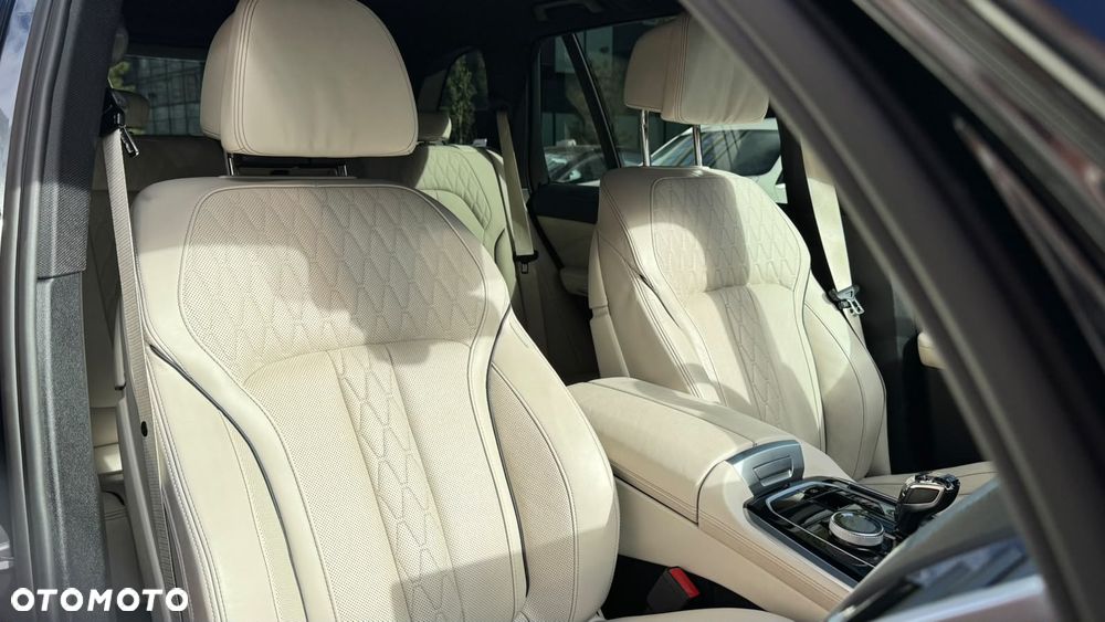 BMW X5 M M50i - 30