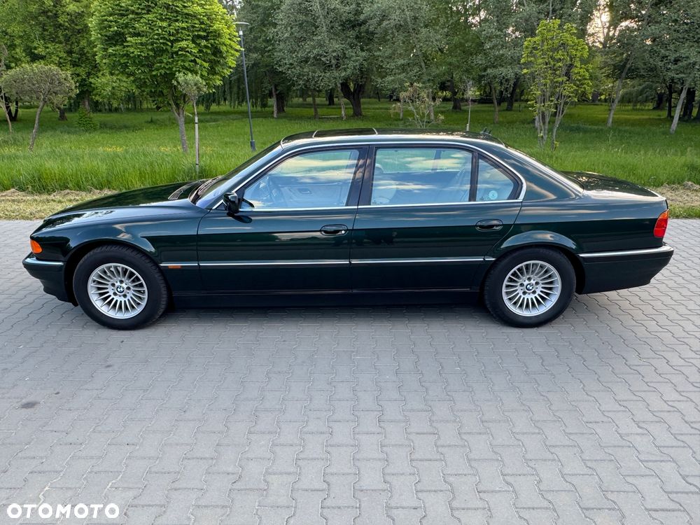 BMW Seria 7 750i - 6