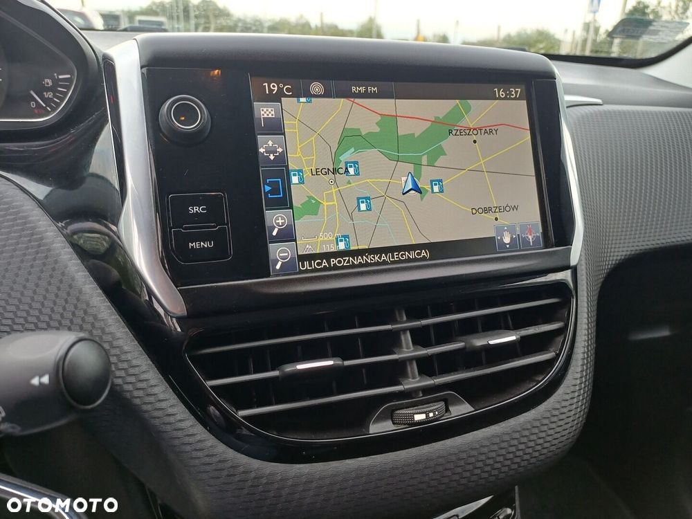 Peugeot 2008 1.2 Pure Tech Style S&S - 18