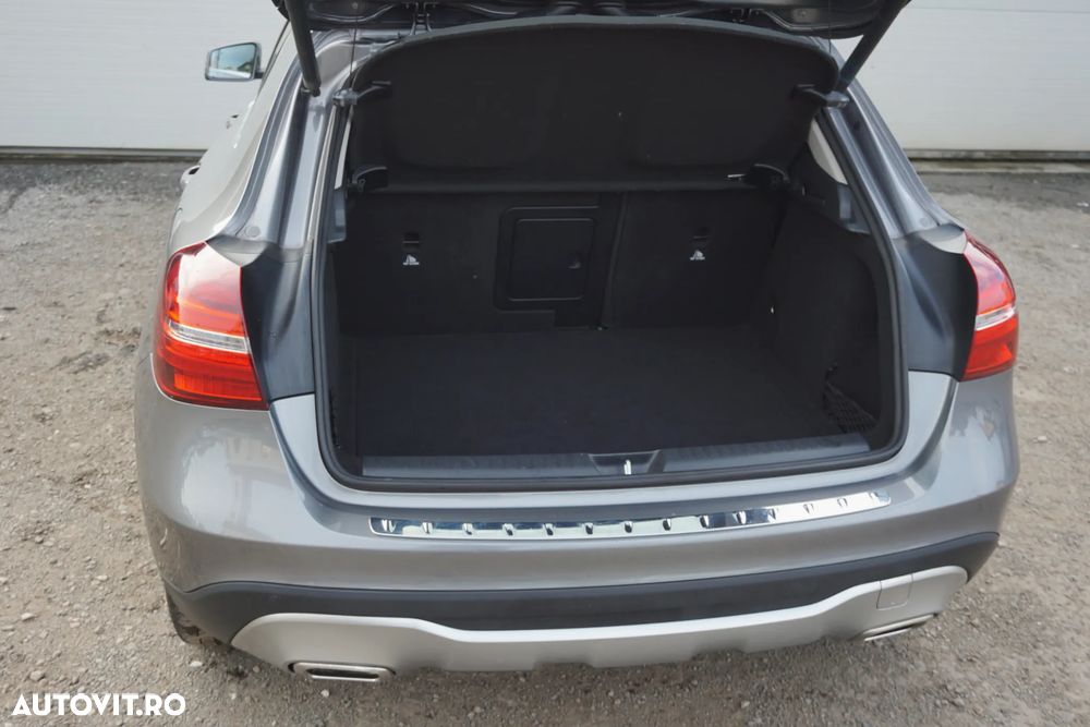 Mercedes-Benz GLA 220 d 4Matic 7G-DCT - 15