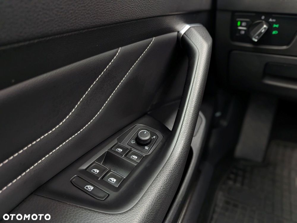Volkswagen Passat 2.0 TDI Elegance DSG - 32