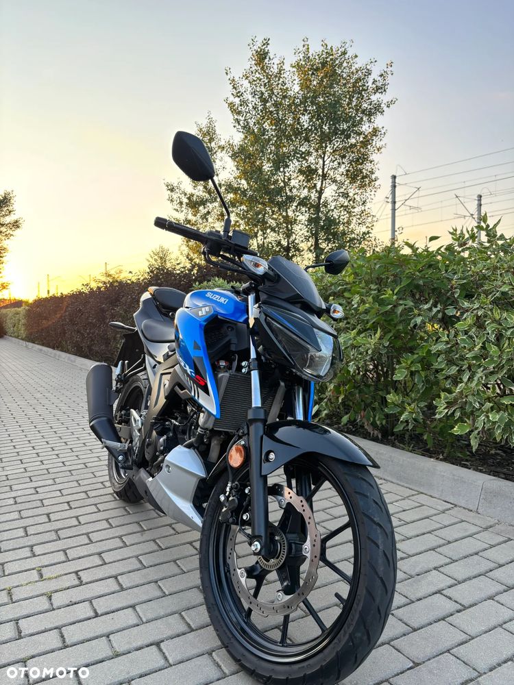 Suzuki GSX - 27