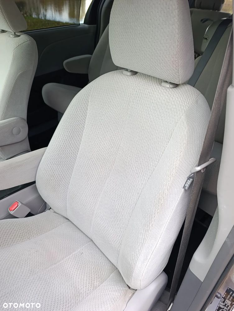 Toyota Sienna 3.5 V6 - 17