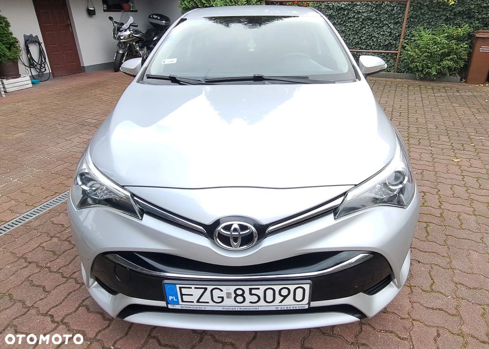 Toyota Avensis 1.6 Active - 17
