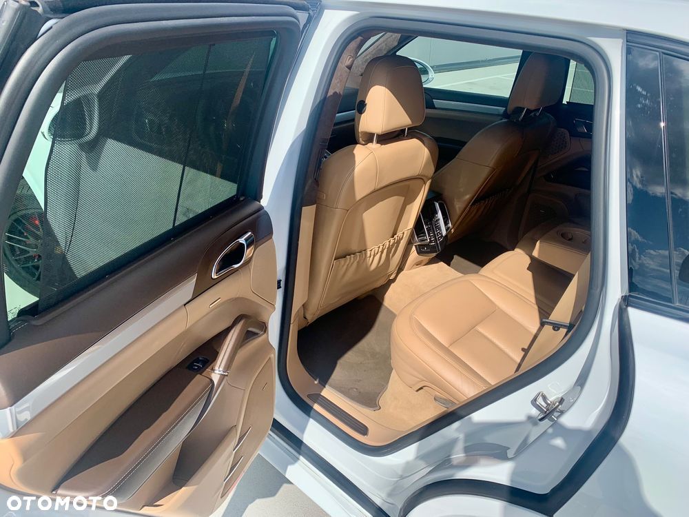 Porsche Cayenne GTS - 36