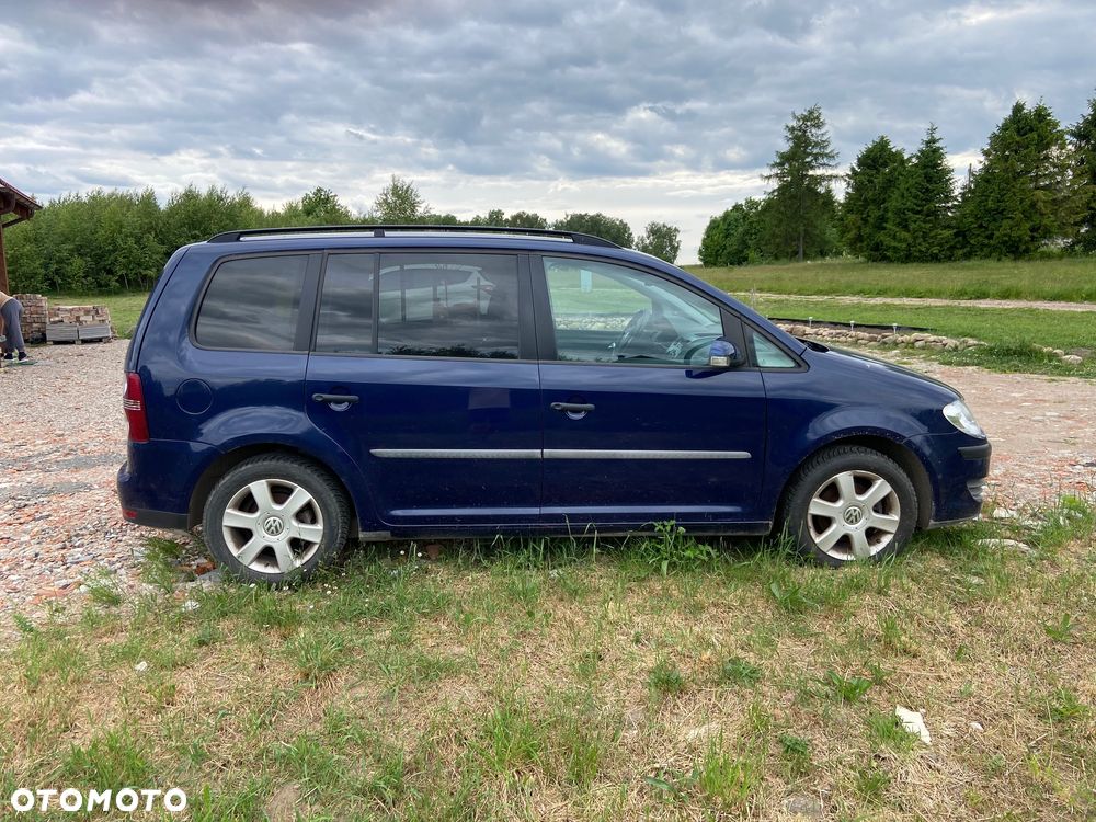 Volkswagen Touran - 10
