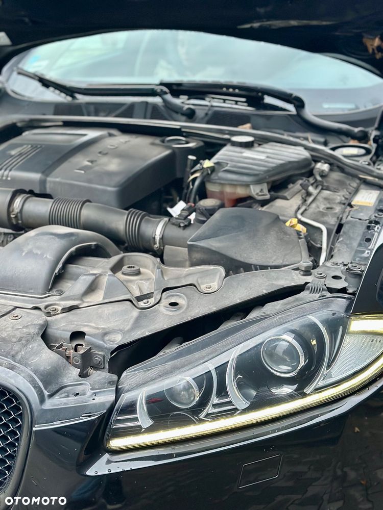 Jaguar XF 2.2 D Luxury - 22