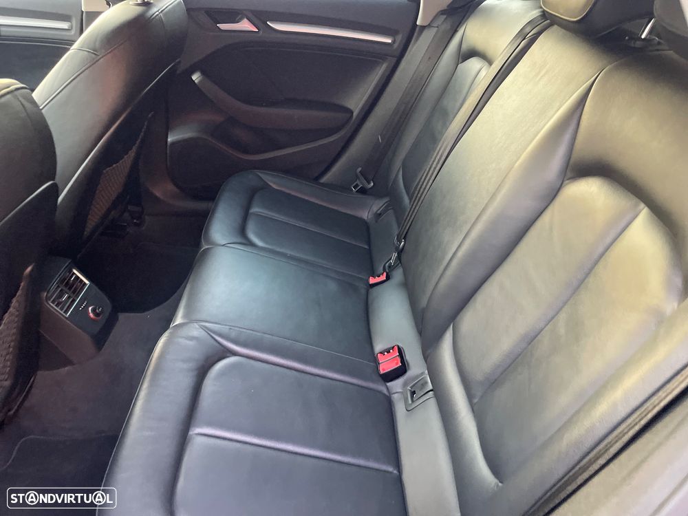 Audi A3 1.6 TDI Ambiente - 12