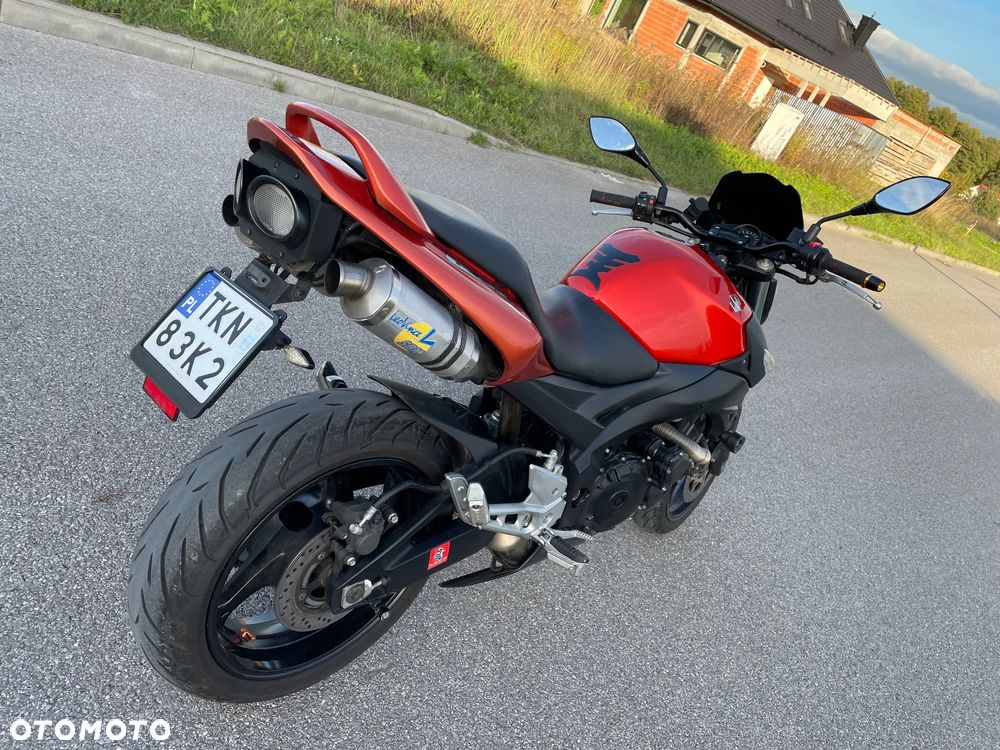 Suzuki GSR - 3