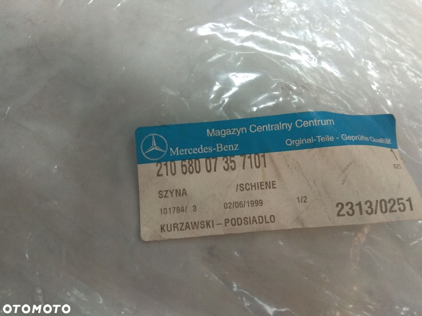 MERCEDES W210 OSŁONA PROGU LISTWA LEWY TYŁ NOWA A2106800735 - 3