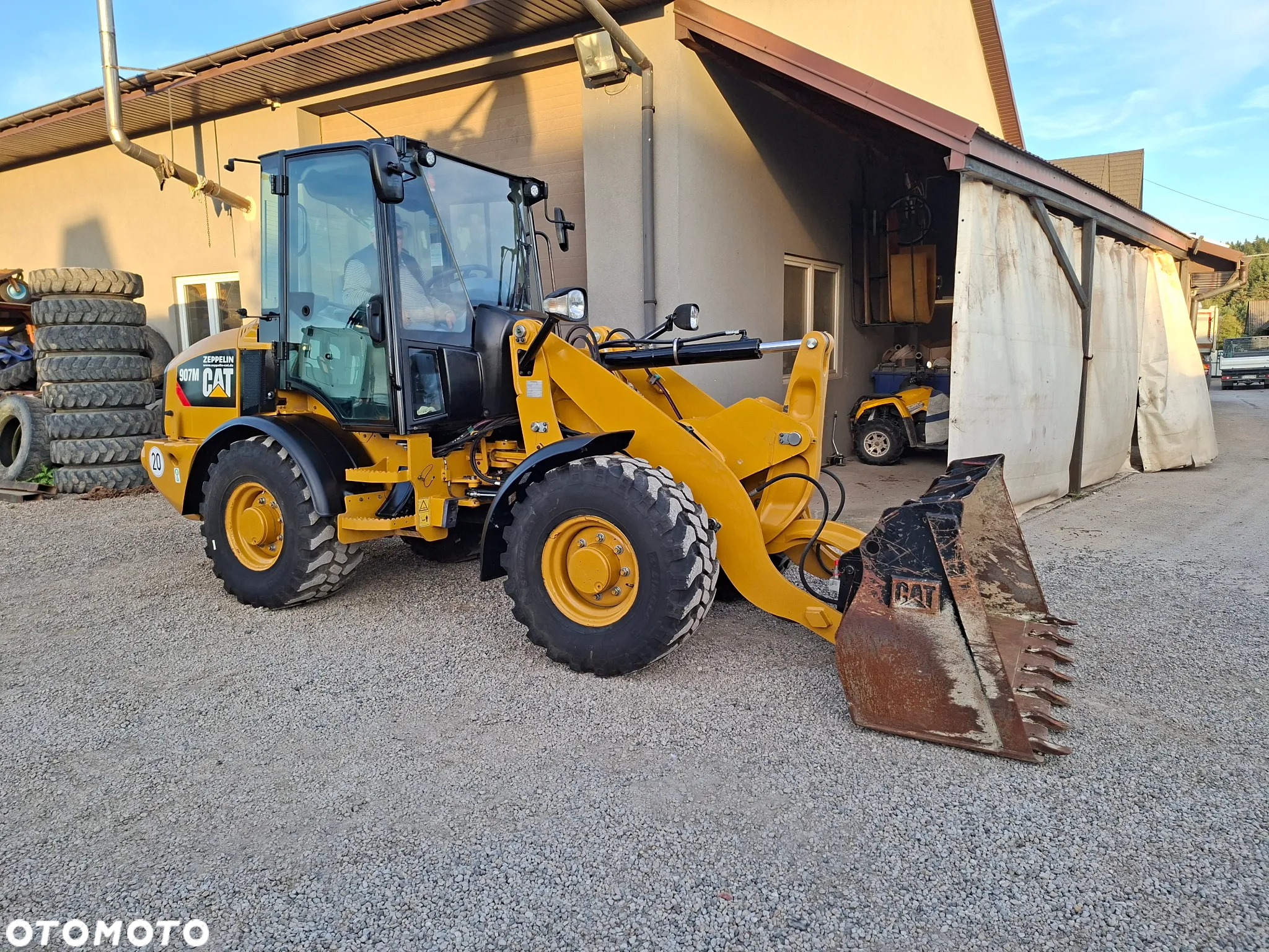 Caterpillar CAT 907 M - 11