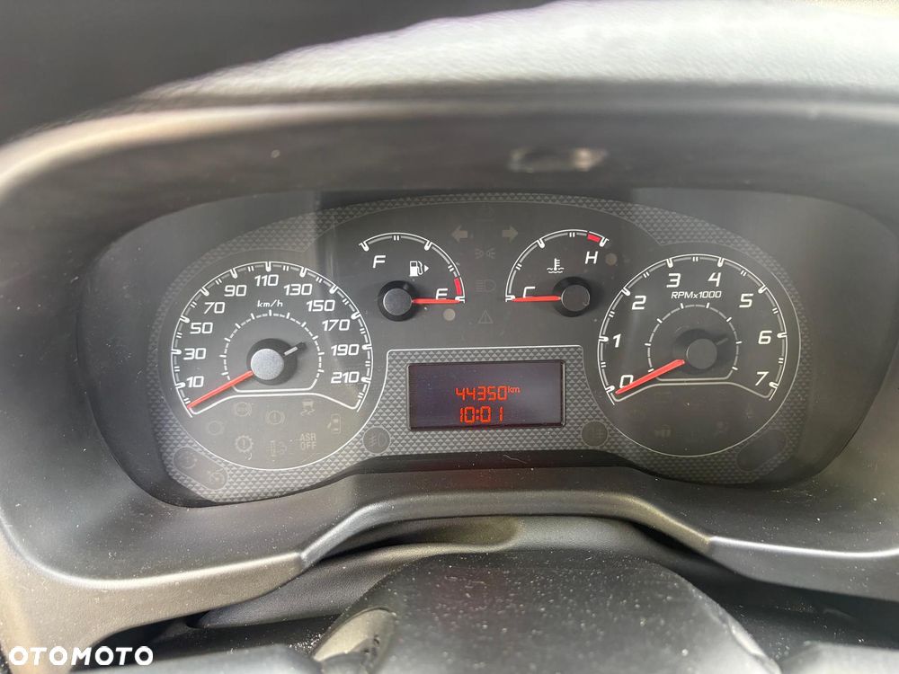 Fiat Fiorino Kombi Adventure - 12