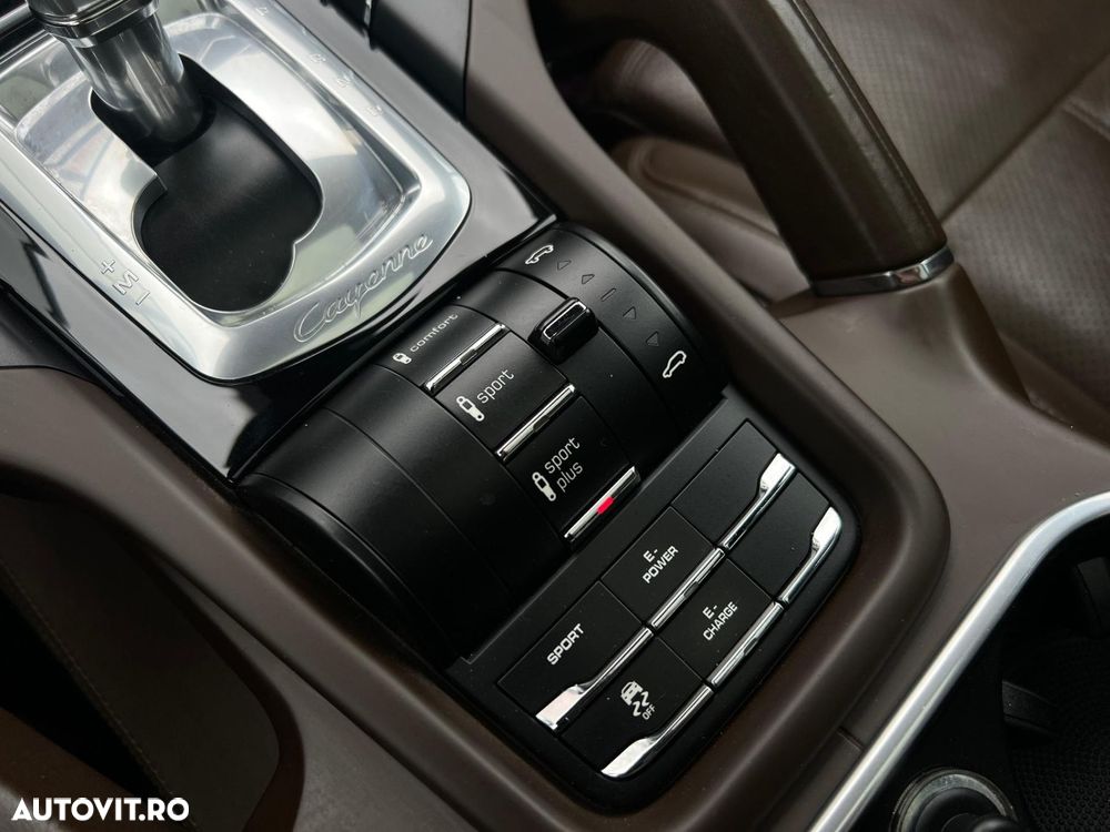 Porsche Cayenne - 21