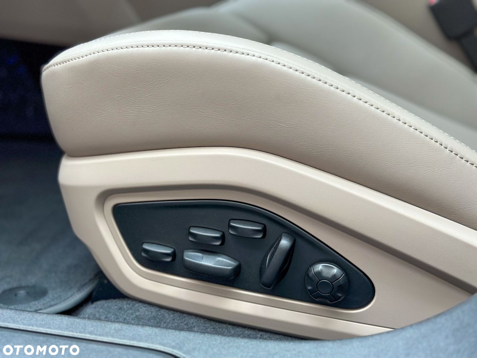 Porsche Taycan Performance Plus - 12