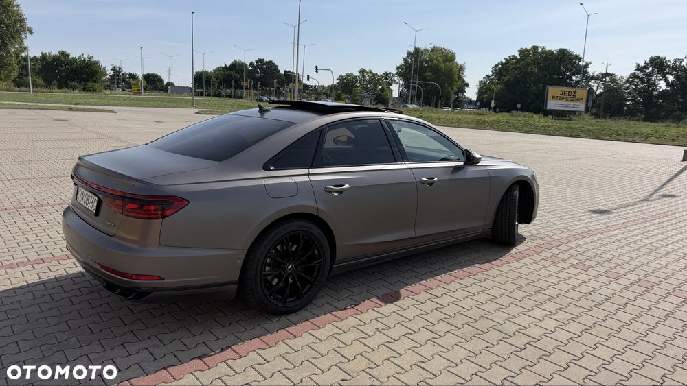 Audi A8 - 4