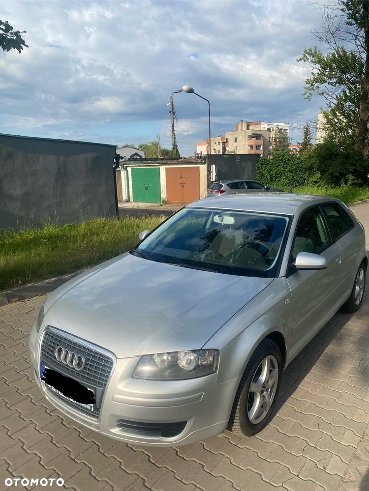 Audi A3 3-drzwiowe 1.6 Attraction - 2