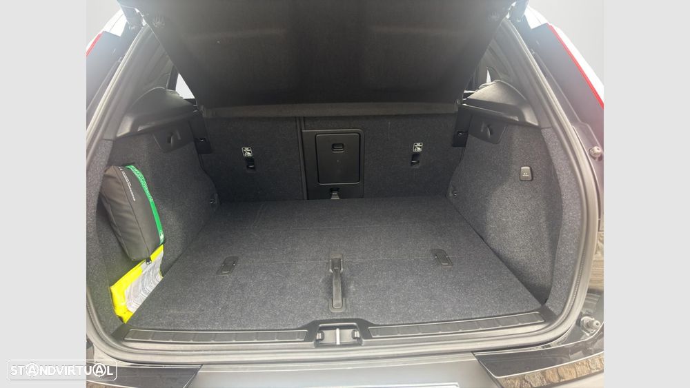 Volvo XC 40 2.0 B3 Black Edition - 17