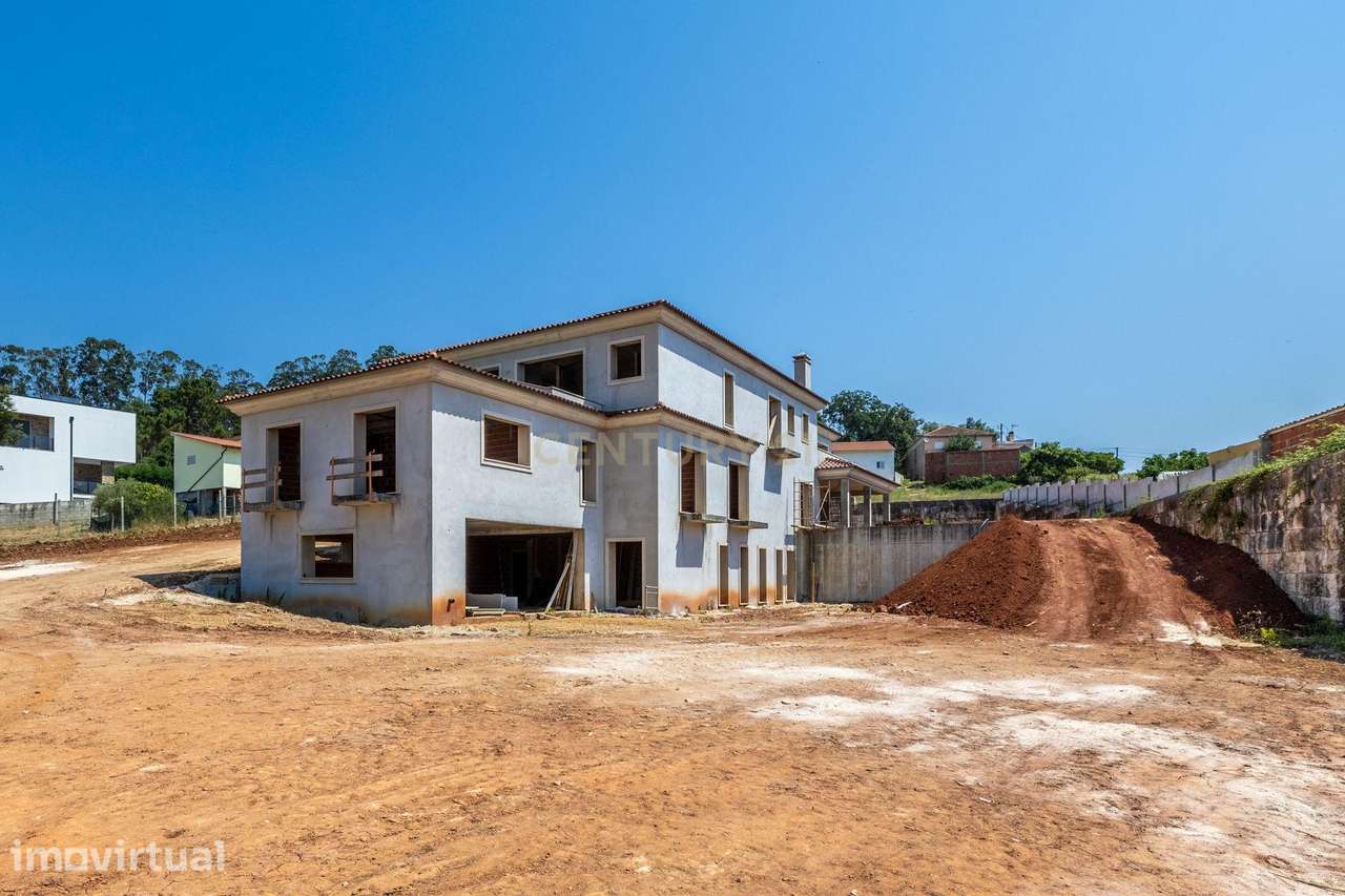 Moradia Isolada, T7 de Luxo com Piscina, Jardins. Leiria - Grande imagem: 2/43