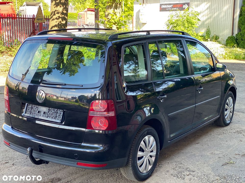 Volkswagen Touran - 8