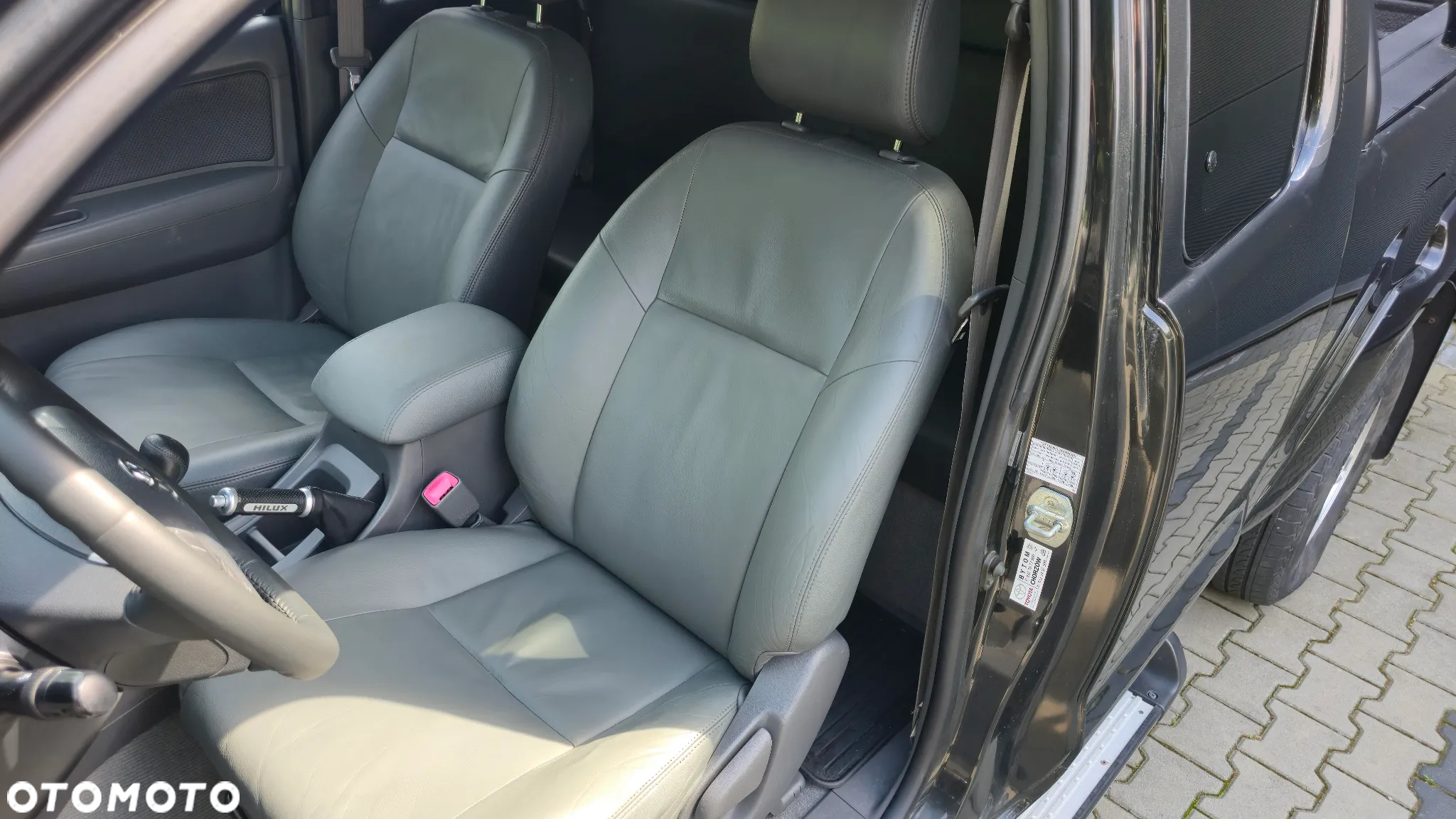 Toyota Hilux 2.5 D-4D SR - 27