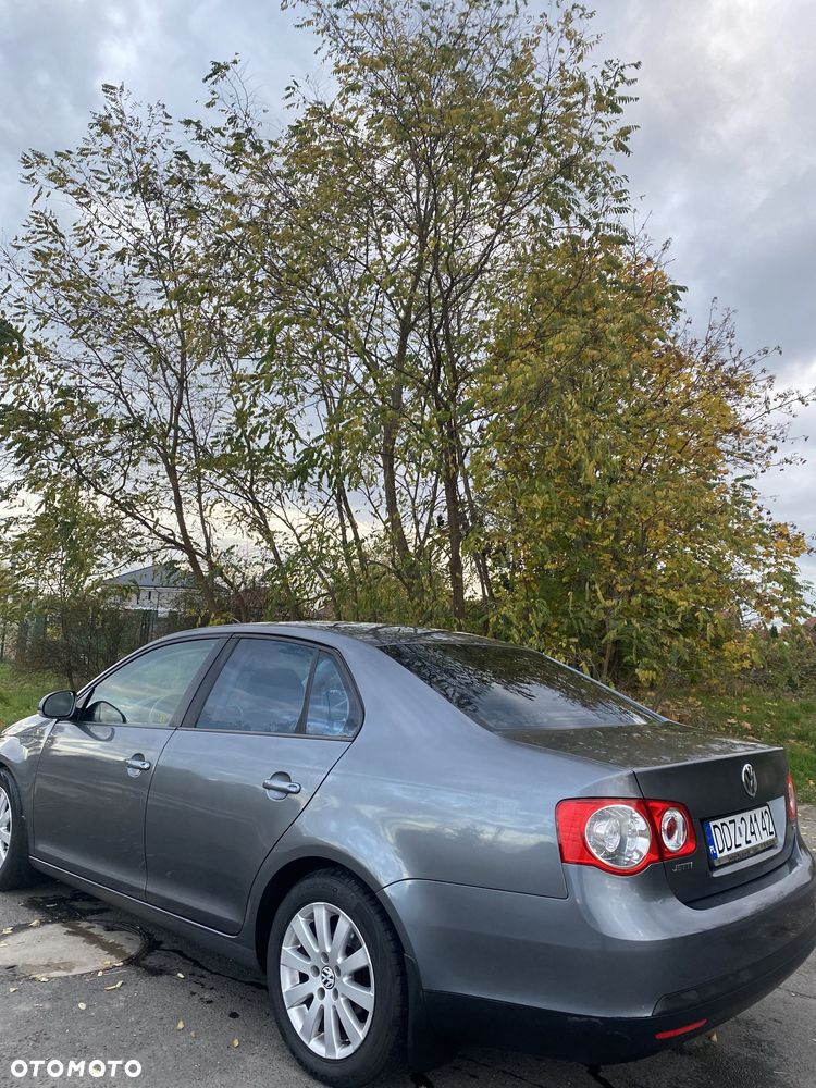 Volkswagen Jetta - 2