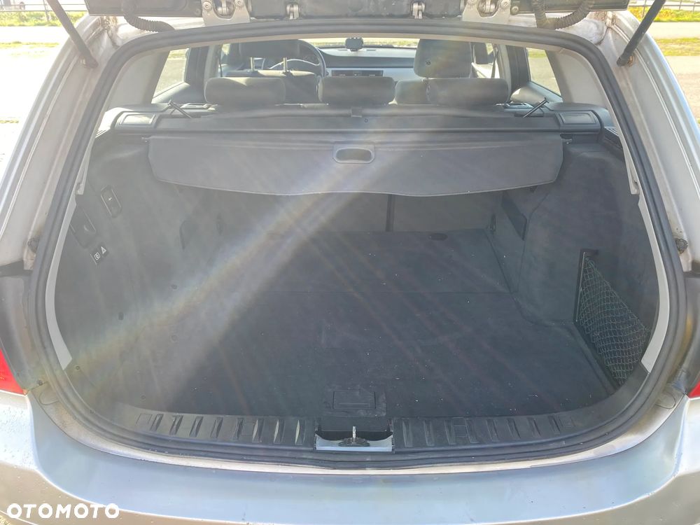 BMW Seria 3 318i Touring - 18