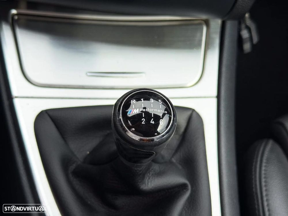BMW 118 d Pack M - 18
