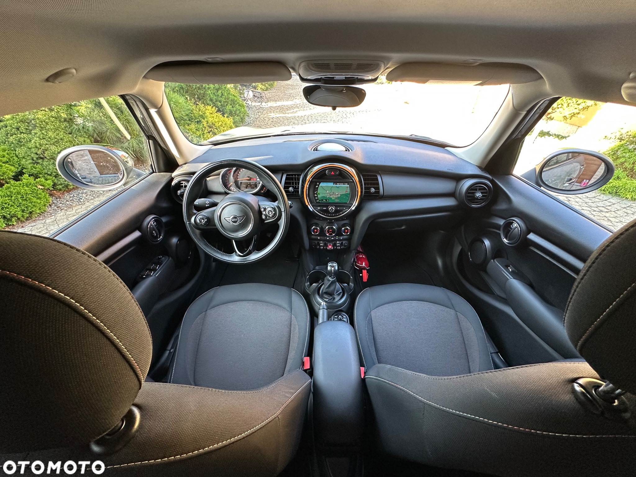 MINI Cooper Standard - 24