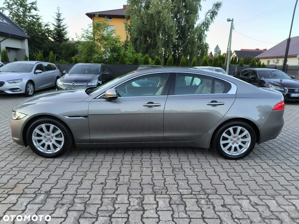 Jaguar XE 2.0 T Prestige - 22
