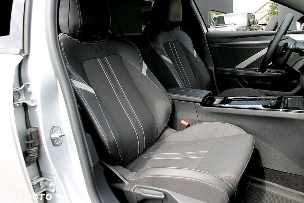 Opel Astra 1.2 T GS S&S - 25
