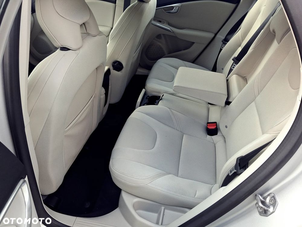 Volvo V40 D2 Summum - 18