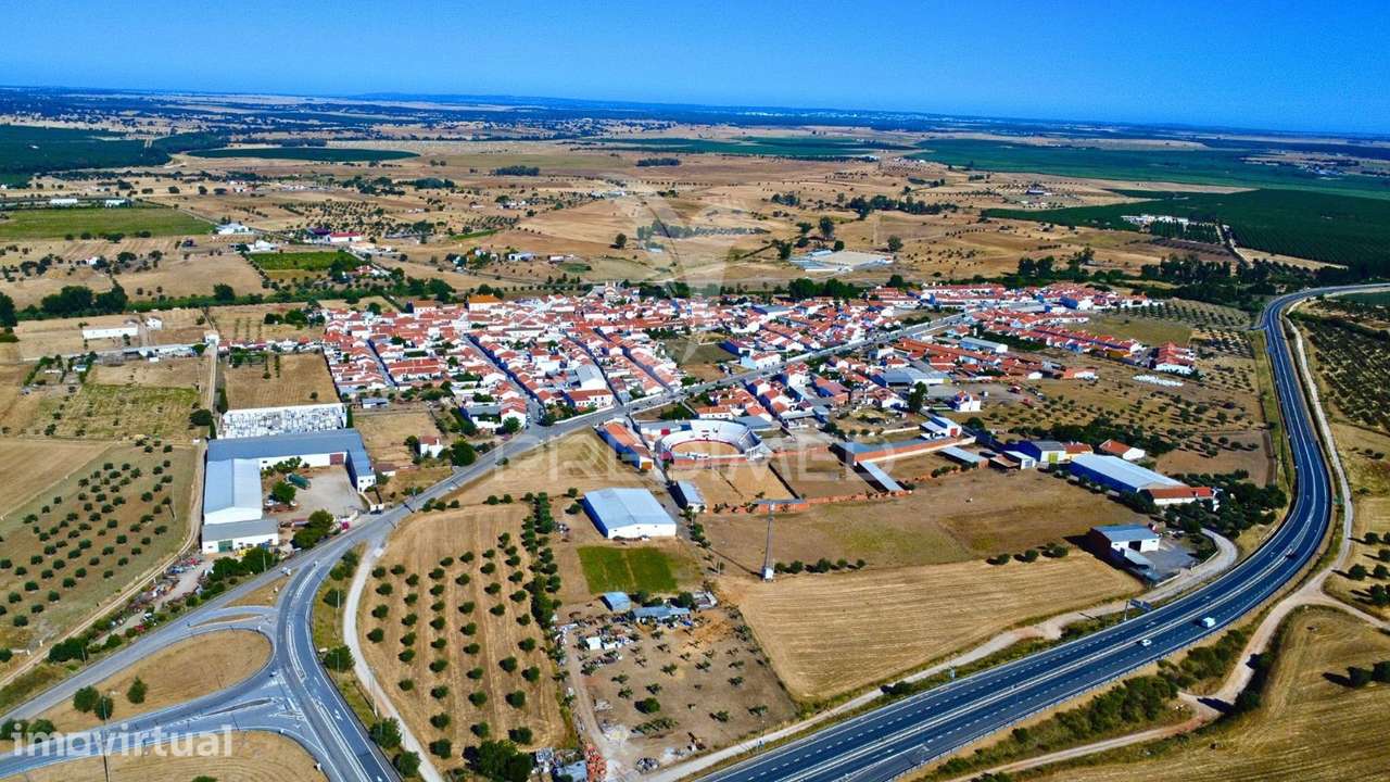 Terreno Urbano com 7.500 m² em São Manços | Potencial de Construção... - Grande imagem: 2/8