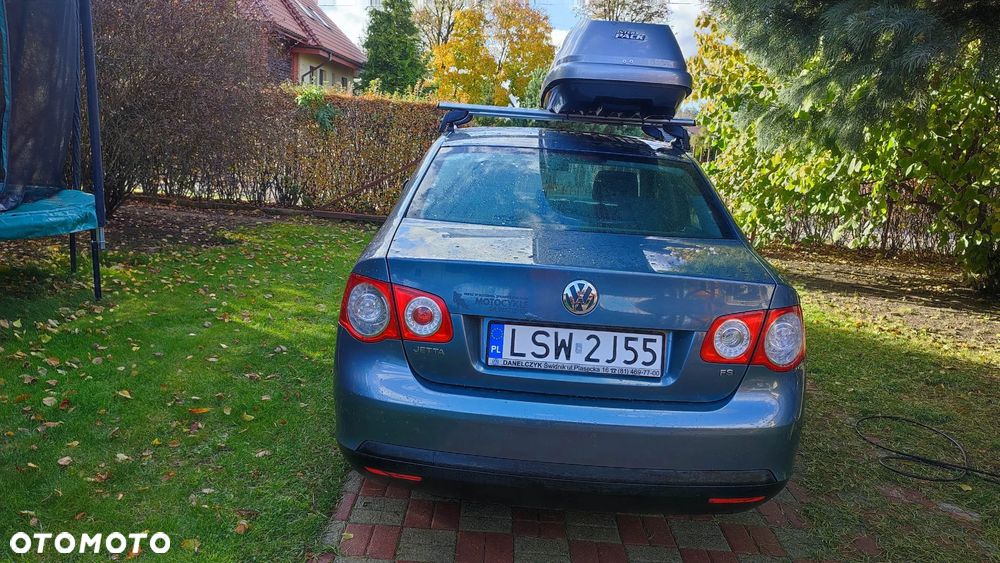 Volkswagen Jetta 1.6 FSI Trendline - 5