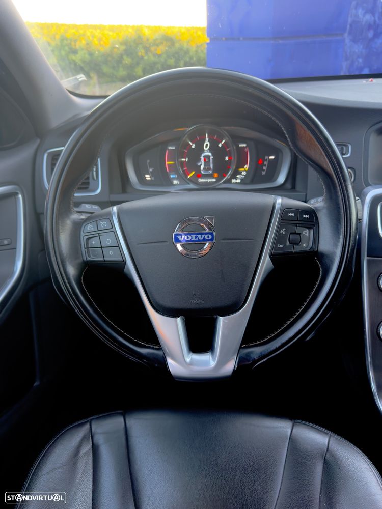 Volvo V60 D6 Plug-In-Hybrid AWD Geartronic Summum - 9