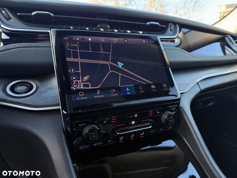 Jeep Grand Cherokee - 31