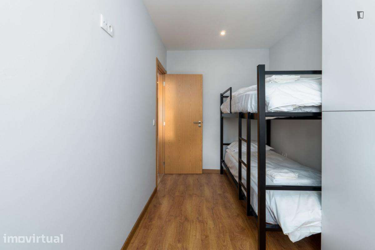 Cama - localizado em Santo Ildefonso Porto - Grande imagem: 2/22