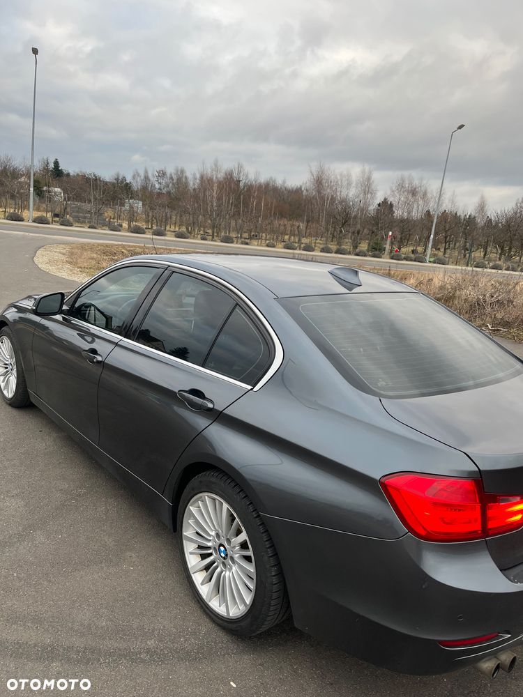 BMW Seria 3 328i xDrive Luxury Line - 16